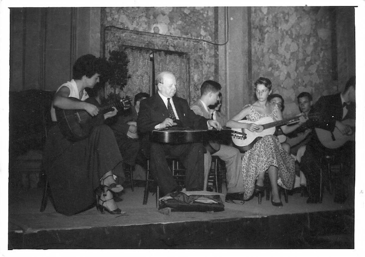 Lezione con la chitarra Hawaiana G. Noceti